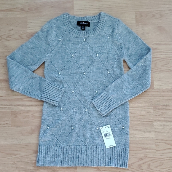 Amy Byer Size Small (7-8) Light Gray Sweater with Pearl Details - Picture 1 of 10